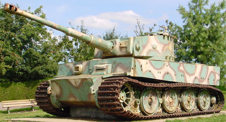 Pz.Kpfw. VI, (Sd.Kfz. 181) 'Tiger I' Ausf. E, Middle version, Vimoutiers (F).