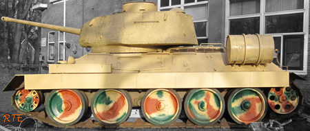 Medium tank T34-85 in Schaarsbergen (NL).